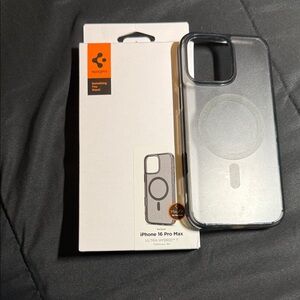 Spigen ultra hybrid T iPhone 16 pro max showcase